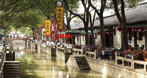 “杀人犯”事迹写入教科书，被当英雄18年，东窗事发判无期